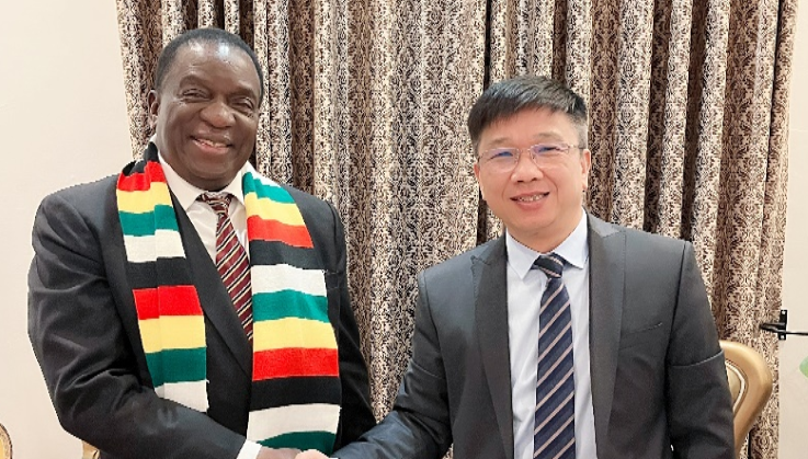 津巴布韦总统亲切会见KY开元电竞集团董事长王平卫